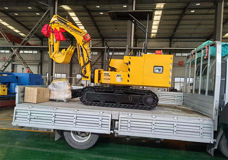 山東東達(dá)機(jī)電生產(chǎn)的小型礦用挖掘機(jī)裝車發(fā)貨